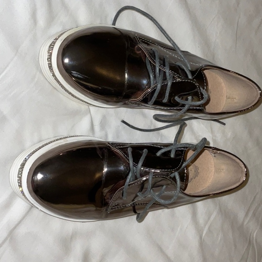 Shoes - Picture 4 of 5